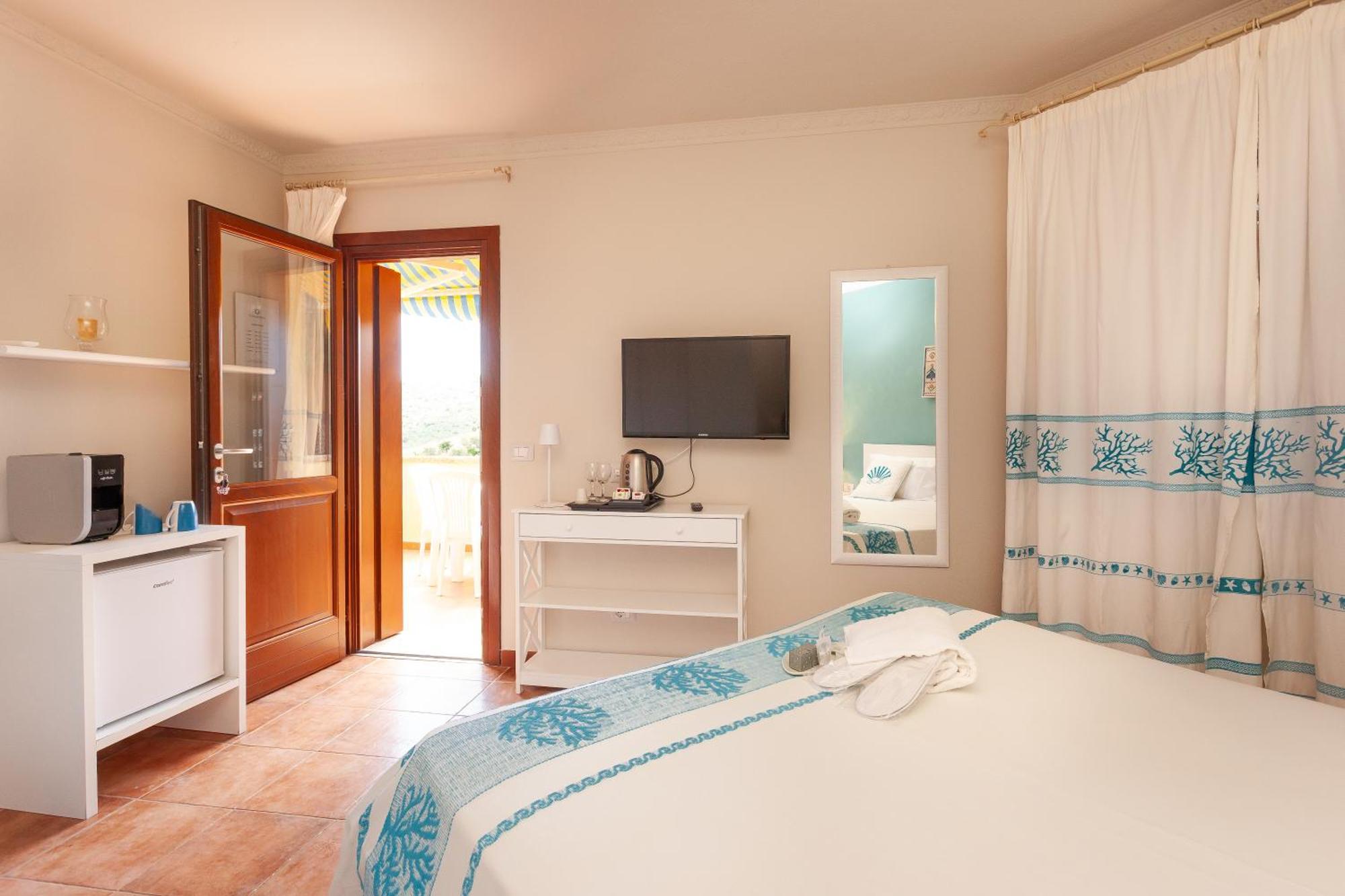 Hotel Domus Francy San Teodoro  Exterior foto